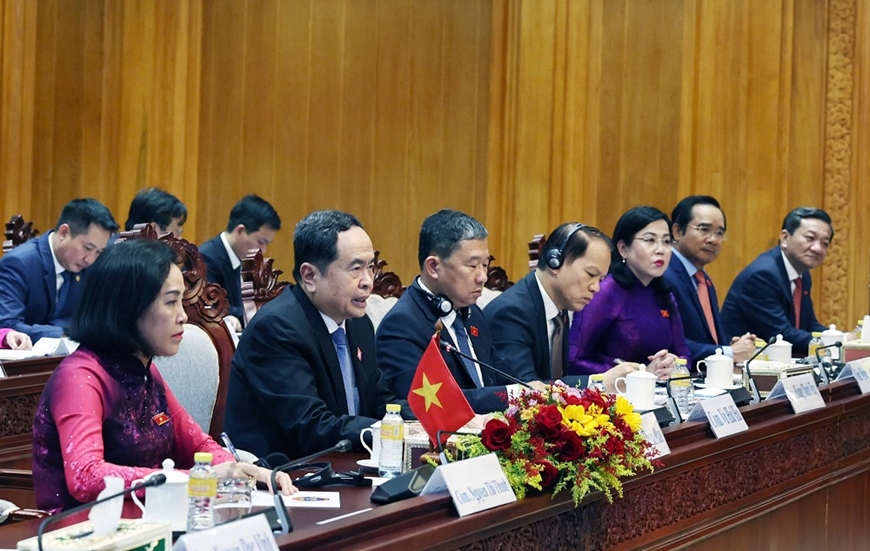 Chủ tịch Quốc hội Trần Thanh Mẫn hội đàm với Chủ tịch Quốc hội Lào Saysomphone Phomvihane