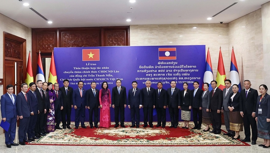 Chủ tịch Quốc hội Trần Thanh Mẫn hội đàm với Chủ tịch Quốc hội Lào Saysomphone Phomvihane