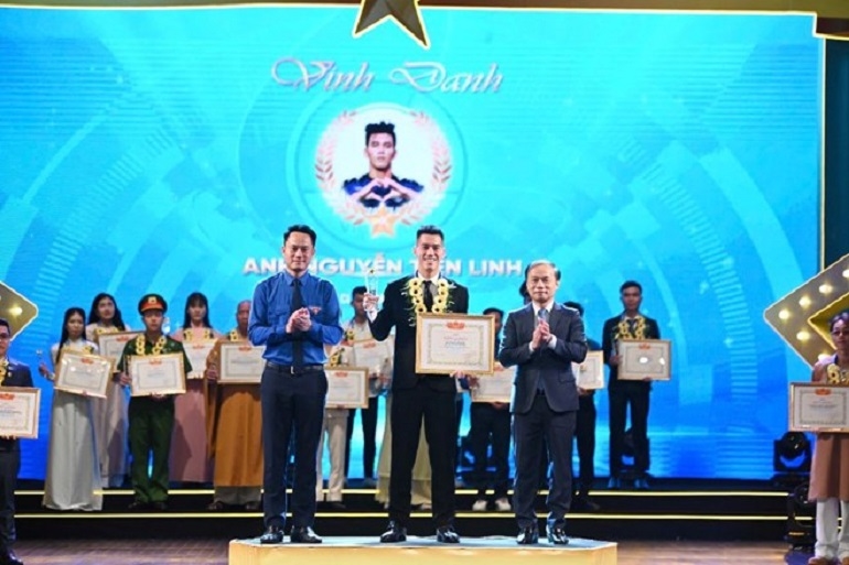 Tin thể thao (17-10): Messi san bằng kỷ lục với đại kình địch Cristiano Ronaldo