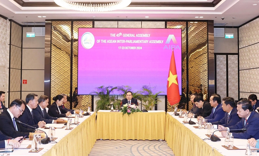 Chủ tịch Quốc hội Trần Thanh Mẫn tiếp Chủ tịch Hội Hữu nghị Lào-Việt Nam và Phó chủ tịch Trung ương Mặt trận Lào xây dựng đất nước