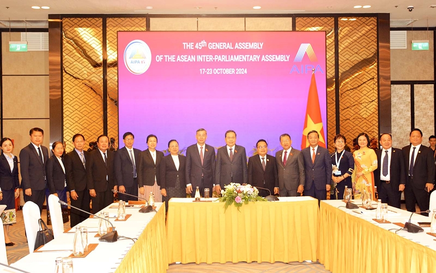 Chủ tịch Quốc hội Trần Thanh Mẫn tiếp Chủ tịch cơ quan Kiểm toán Nhà nước Lào