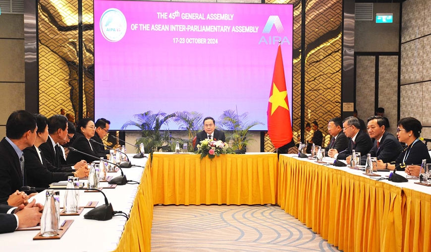 Chủ tịch Quốc hội Trần Thanh Mẫn tiếp Chủ tịch cơ quan Kiểm toán Nhà nước Lào