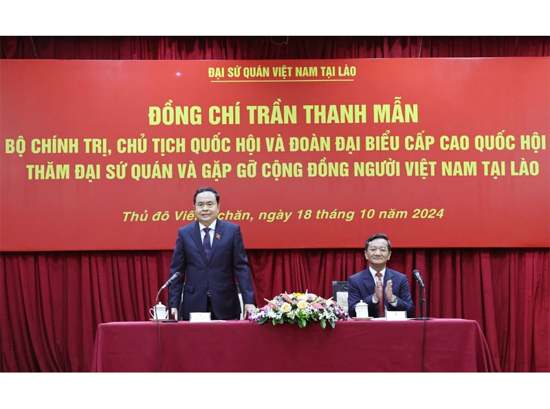 Chủ tịch Quốc hội Trần Thanh Mẫn thăm Đại sứ quán và gặp gỡ đại diện cộng đồng người Việt Nam tại Lào