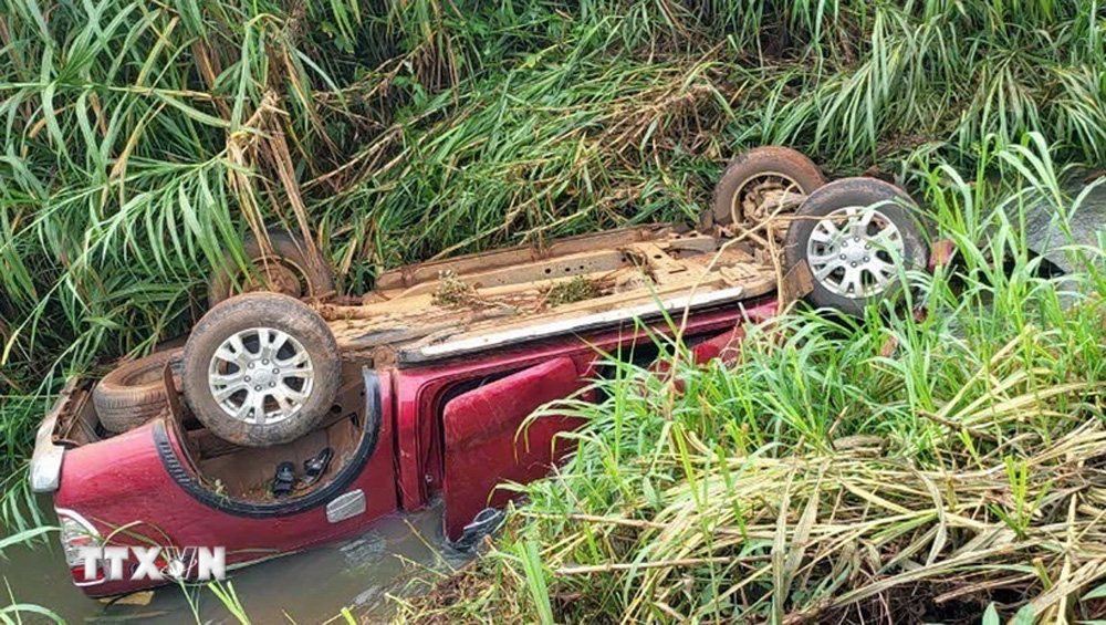 Đắk Nông: Xe bán tải lao xuống mương, 5 người thương vong