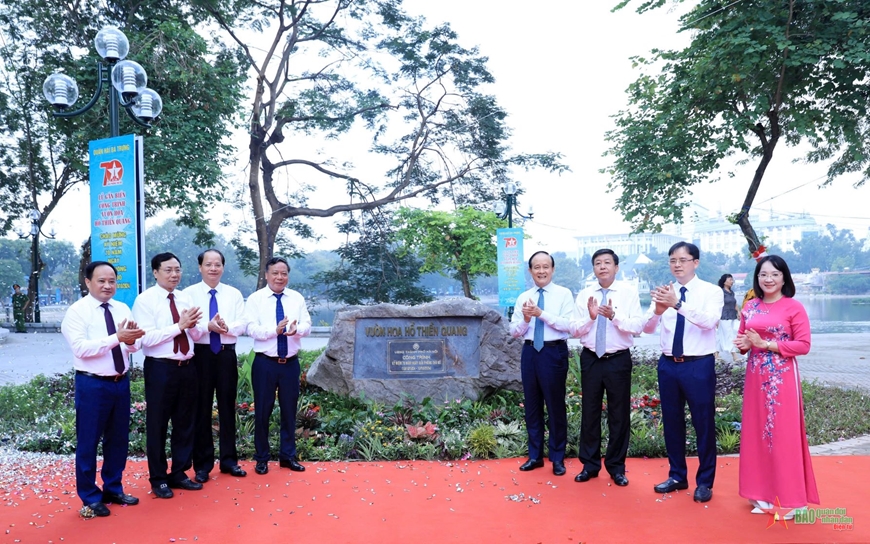 Quận Hai Bà Trưng gắn biển công trình chào mừng kỷ niệm 70 năm Ngày Giải phóng Thủ đô