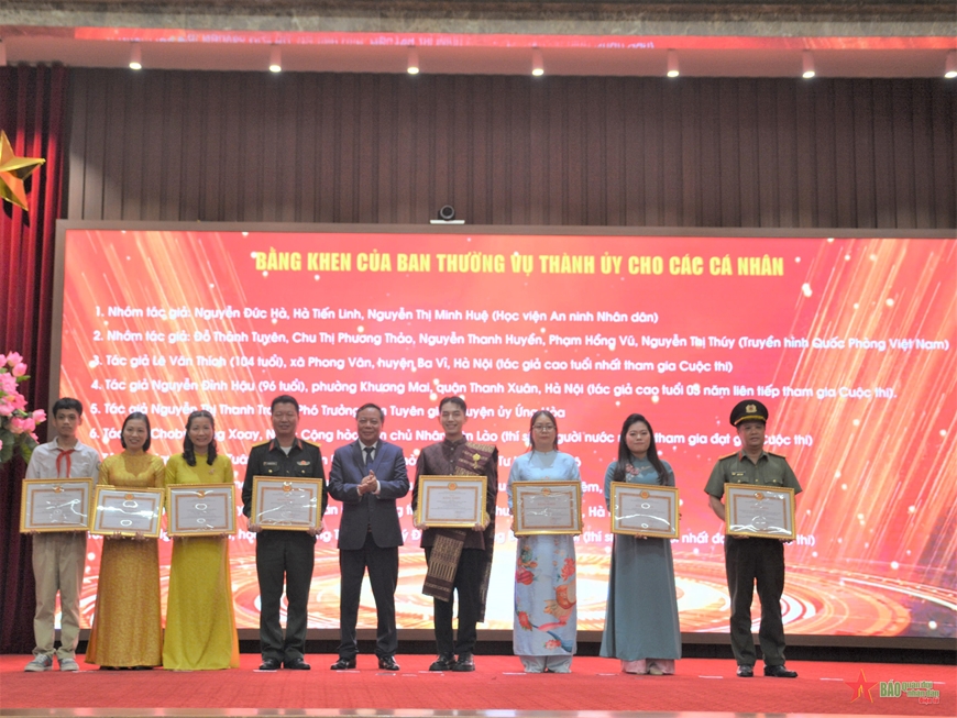 Thành ủy Hà Nội trao giải cuộc thi chính luận về bảo vệ nền tảng tư tưởng của Đảng