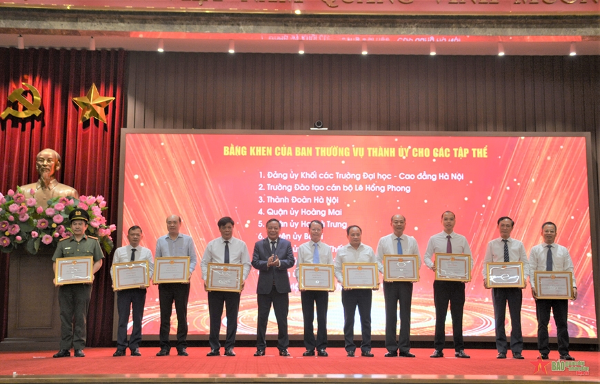 Thành ủy Hà Nội trao giải cuộc thi chính luận về bảo vệ nền tảng tư tưởng của Đảng