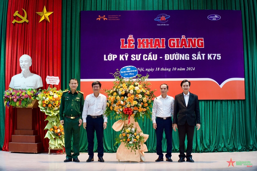 Khai giảng Lớp Kỹ sư Cầu - Đường sắt cho 50 cán bộ, nhân viên Tổng Công ty 319