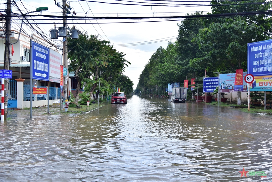 Triều cường tiếp tục vượt báo động 3 tại Cần Thơ