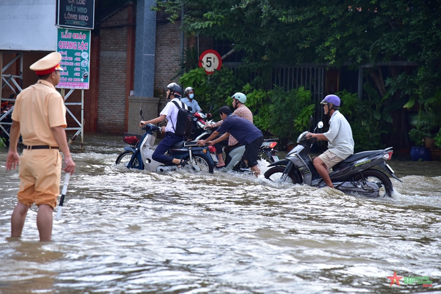 Triều cường tiếp tục vượt báo động 3 tại Cần Thơ