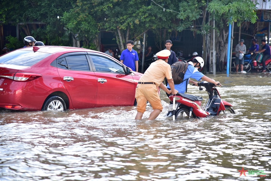 Triều cường tiếp tục vượt báo động 3 tại Cần Thơ