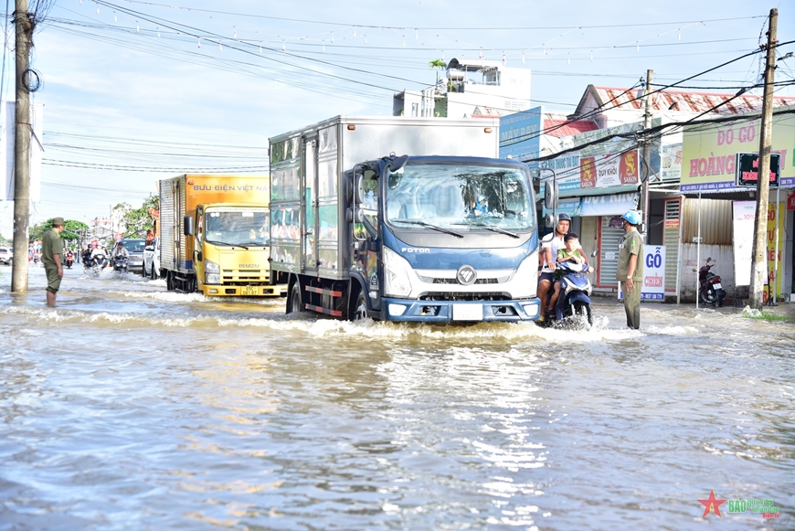 Triều cường tiếp tục vượt báo động 3 tại Cần Thơ