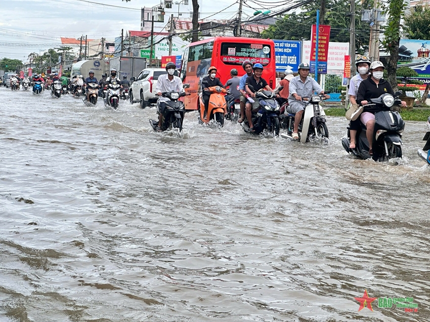Triều cường tiếp tục vượt báo động 3 tại Cần Thơ