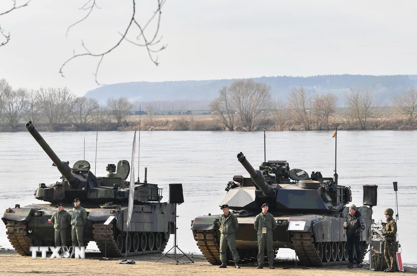 NATO quyết tâm tiêu chuẩn hóa trang thiết bị quân sự để tăng cường sức mạnh liên minh