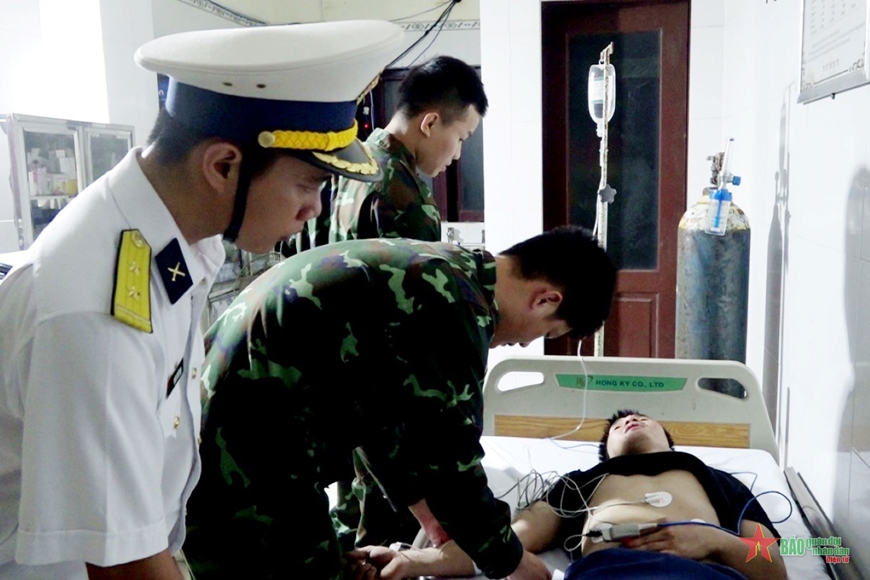 Trung tâm Y tế thị trấn Trường Sa cấp cứu kịp thời thuyền viên người Nghệ An