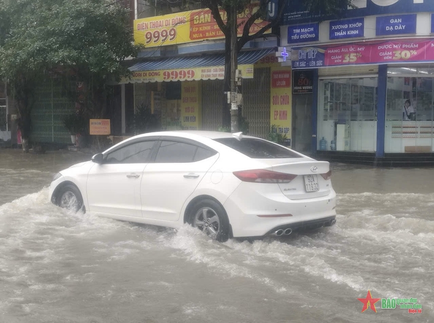 Quảng Nam: Mưa lớn gây ngập một số tuyến đường TP Tam Kỳ