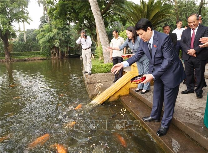 Chủ tịch nước Lương Cường dâng hương tưởng niệm Bác Hồ tại Phủ Chủ tịch