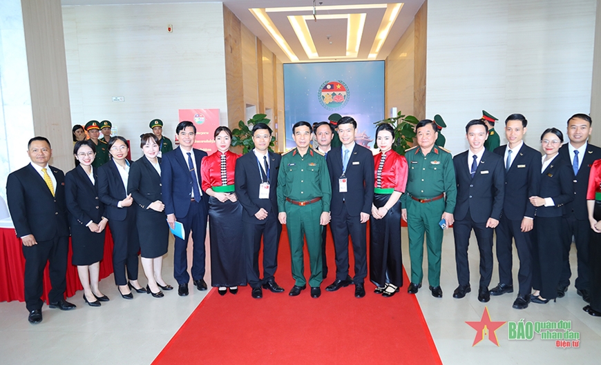Đại tướng Phan Văn Giang làm việc với Ban Thường vụ Tỉnh ủy Sơn La