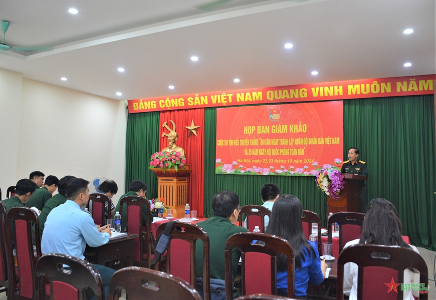 Quang cảnh buổi họp Ban giám khảo Cuộc thi cấp toàn quốc tìm hiểu truyền thống 