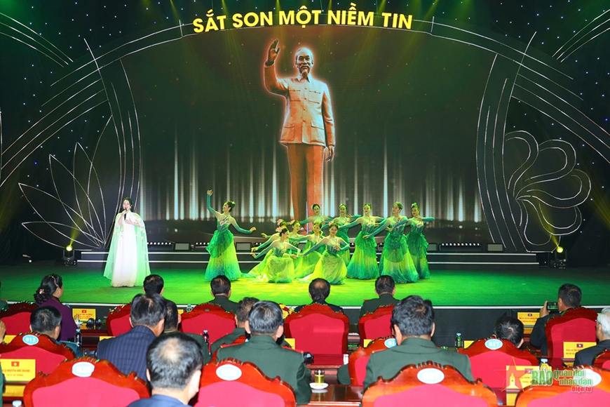 Giao lưu công tác chính trị và sĩ quan trẻ quân đội hai nước Việt Nam-Lào