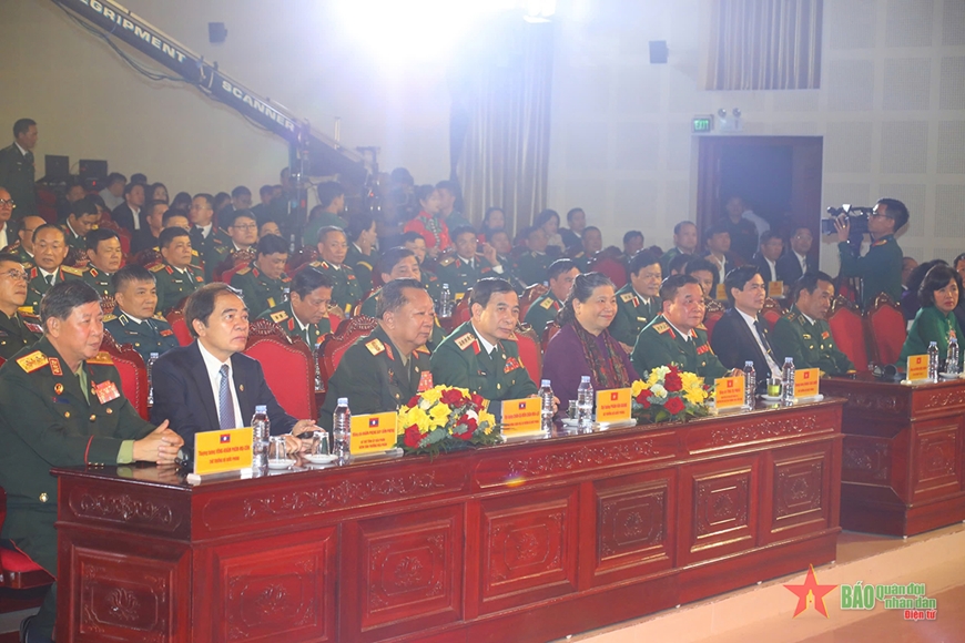 Giao lưu công tác chính trị và sĩ quan trẻ quân đội hai nước Việt Nam-Lào