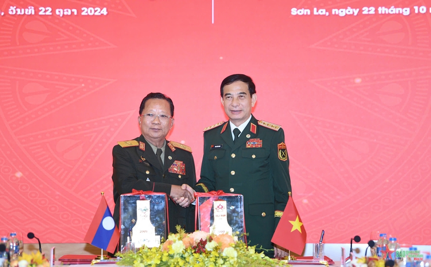 Bộ trưởng Bộ Quốc phòng hai nước Việt Nam - Lào hội đàm