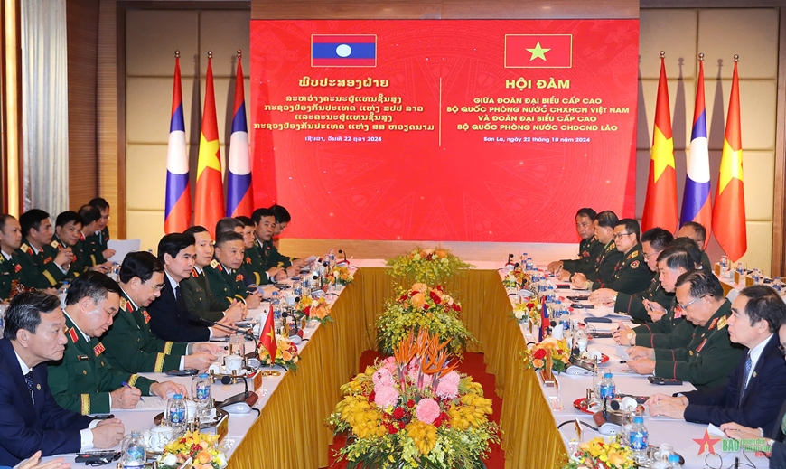 Bộ trưởng Bộ Quốc phòng hai nước Việt Nam - Lào hội đàm