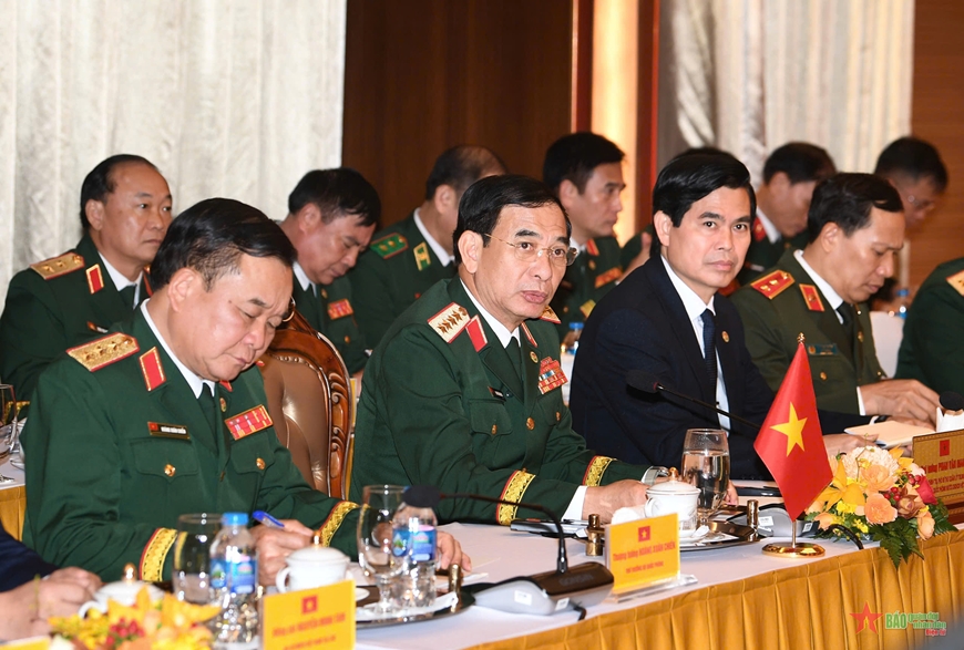 Bộ trưởng Bộ Quốc phòng hai nước Việt Nam - Lào hội đàm