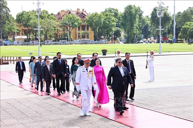 Chủ tịch Hạ viện Malaysia vào Lăng viếng Chủ tịch Hồ Chí Minh và thăm Văn Miếu - Quốc Tử Giám