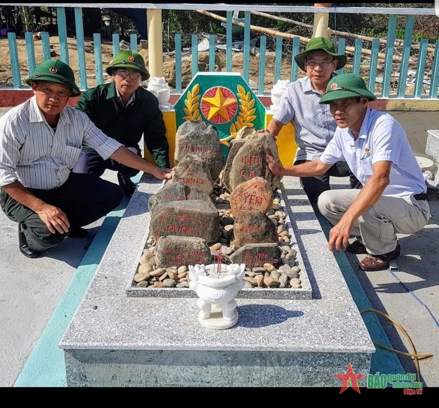 Miệt mài tìm kiếm đồng đội