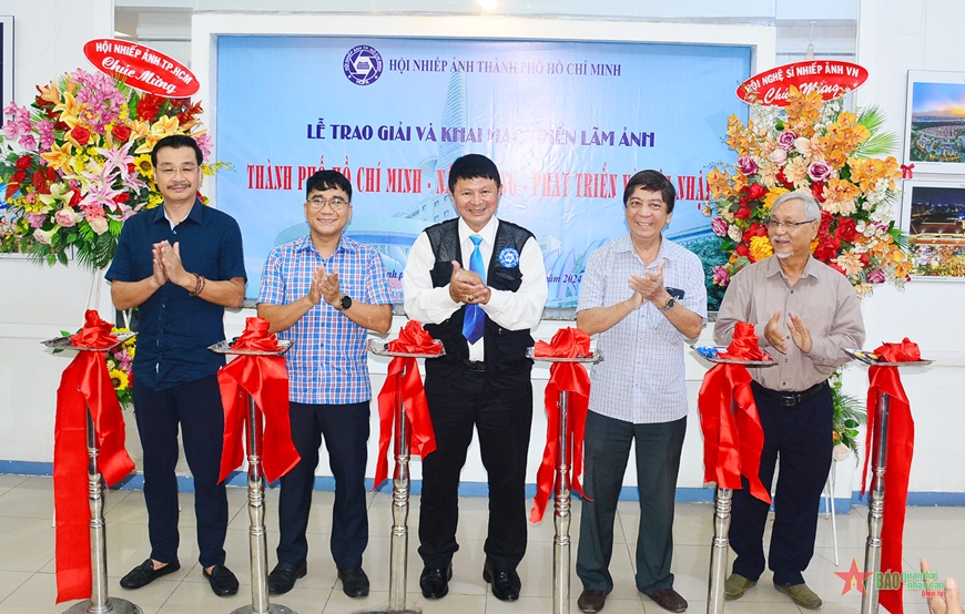 Trao thưởng cuộc thi ảnh TP Hồ Chí Minh năng động, phát triển và hội nhập