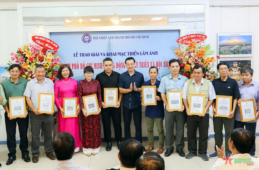 Trao thưởng cuộc thi ảnh TP Hồ Chí Minh năng động, phát triển và hội nhập