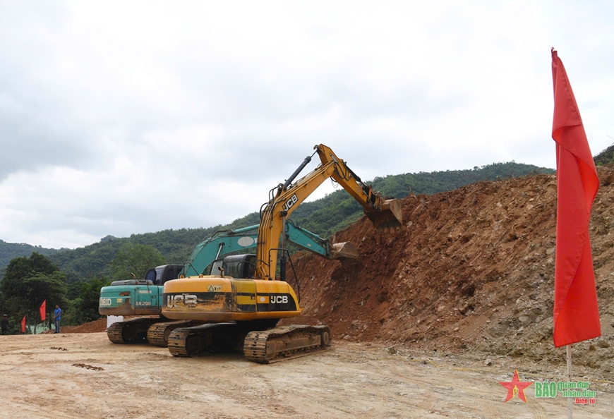 Khởi công công trình doanh trại Đại đội Biên phòng 214 của Lào
