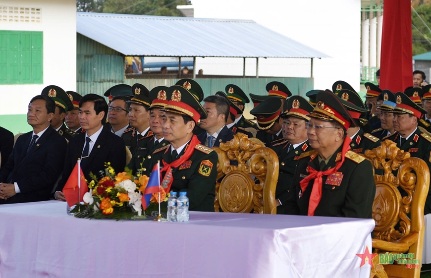 Các đại biểu hai nước thăm Trường Tiểu học-Trung học cơ sở Pahang.
