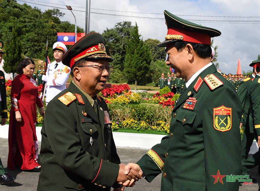 Thắm đượm tình đoàn kết quân dân Việt Nam-Lào