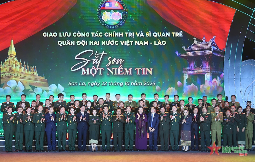 Thắm đượm tình đoàn kết quân dân Việt Nam-Lào