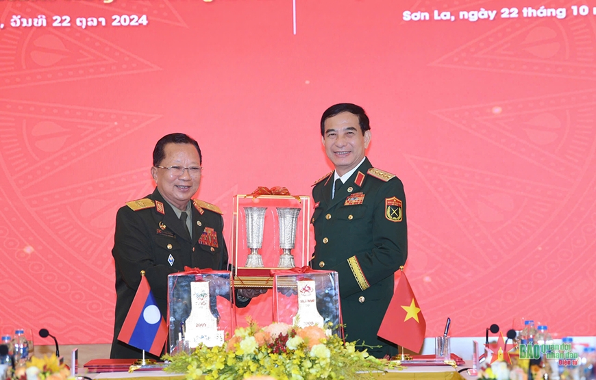 Thắm đượm tình đoàn kết quân dân Việt Nam-Lào
