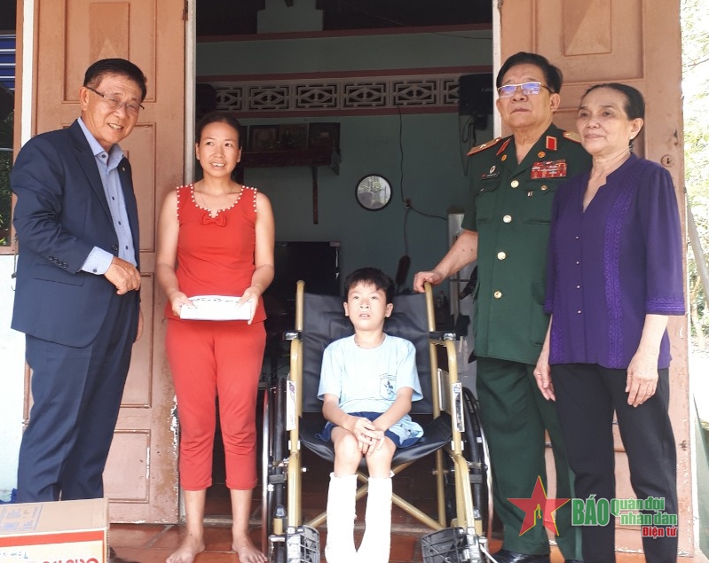 Vị tướng trận mạc tận tâm làm việc nghĩa
