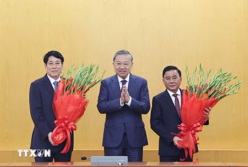 Tổng Bí thư Tô Lâm trao Quyết định phân công đồng chí Trần Cẩm Tú giữ chức Thường trực Ban Bí thư