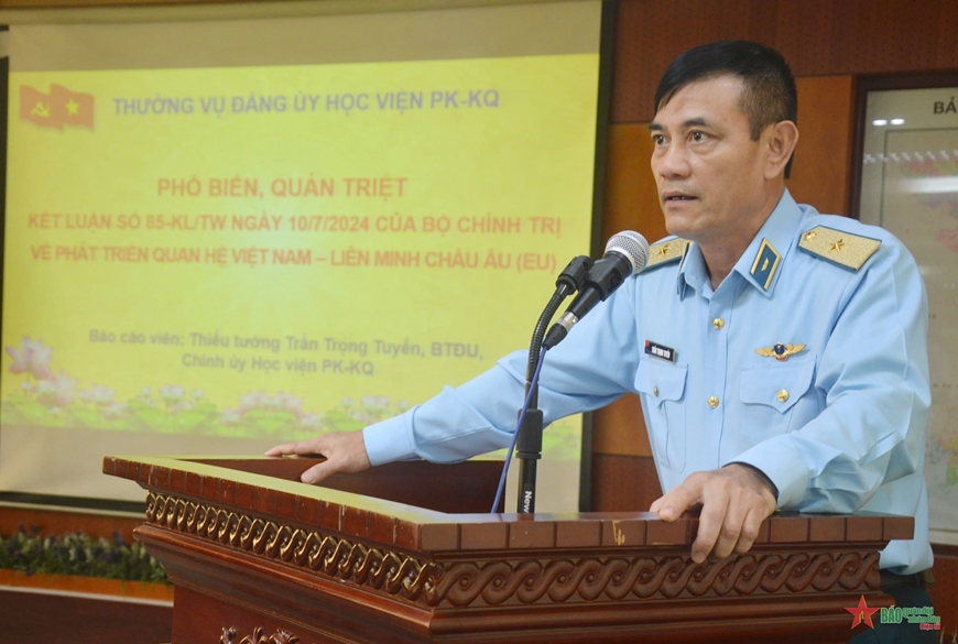 Phổ biến, quán triệt, triển khai các kết luận của Bộ Chính trị, Ban Bí thư Trung ương Đảng