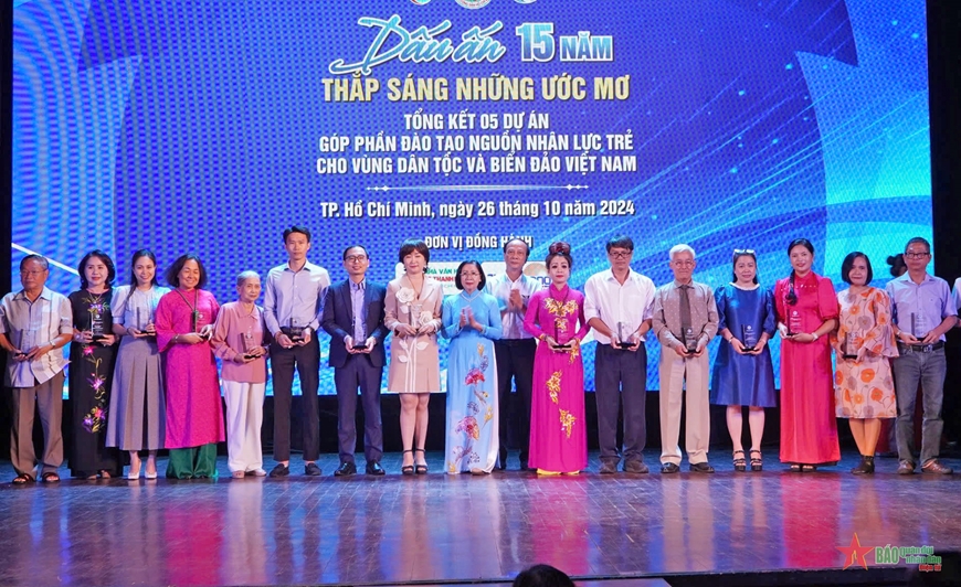 Chăm lo hơn 1.700 học sinh, sinh viên của 38 dân tộc ở miền núi và vùng biển đảo