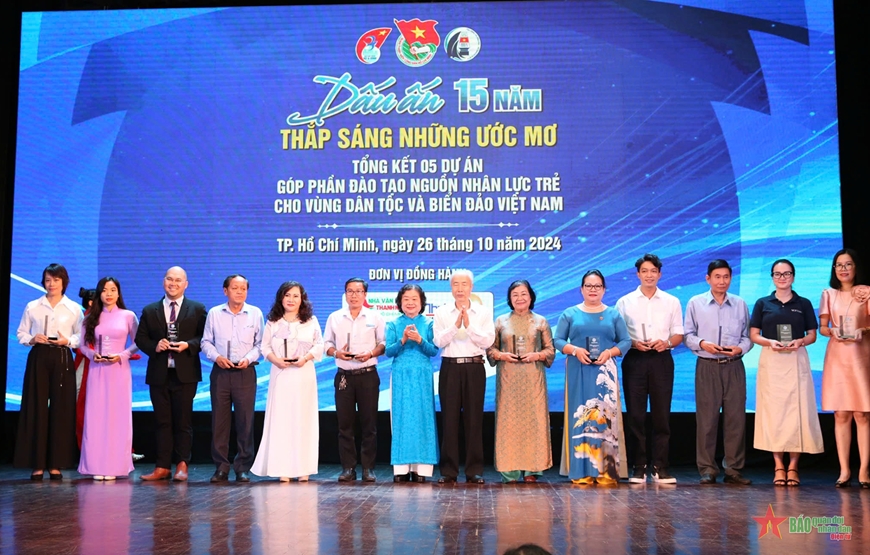 Chăm lo hơn 1.700 học sinh, sinh viên của 38 dân tộc ở miền núi và vùng biển đảo