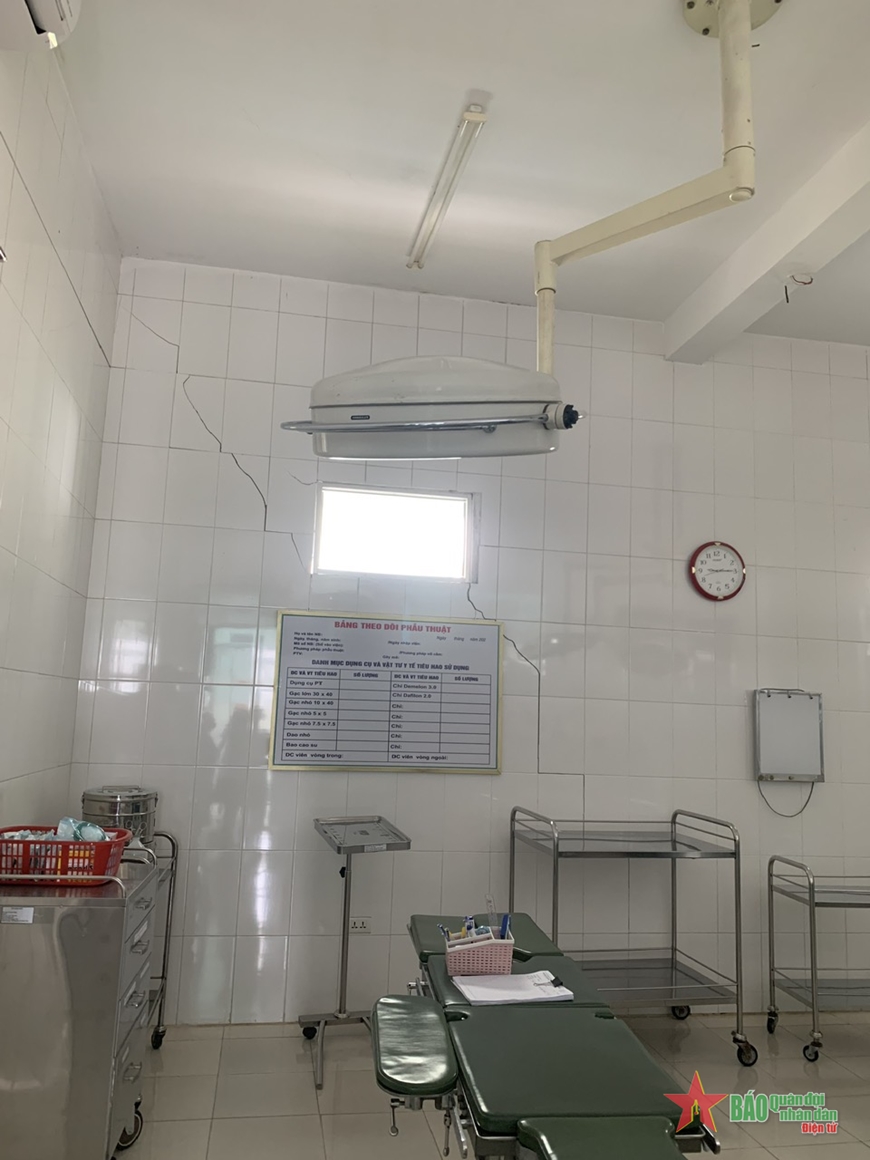 Quảng Nam: Bão số 6 gây sụt lún, sạt lở bất thường, sơ tán khẩn cấp hàng trăm hộ dân