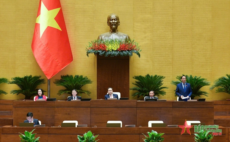 Đại tướng Phan Văn Giang trình Quốc hội sửa Luật Sĩ quan: Tăng tuổi nghỉ hưu, bổ sung quy định chức vụ cơ bản của sĩ quan