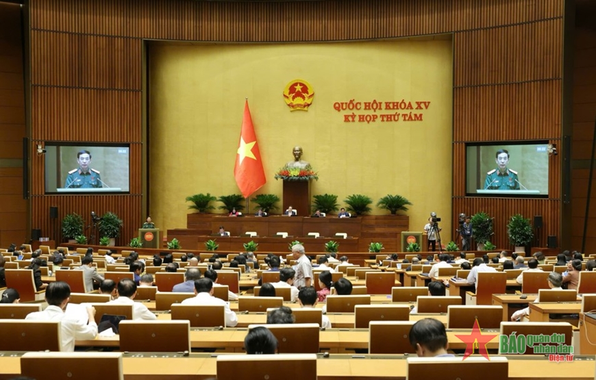 Đại tướng Phan Văn Giang trình Quốc hội sửa Luật Sĩ quan: Tăng tuổi nghỉ hưu, bổ sung quy định chức vụ cơ bản của sĩ quan