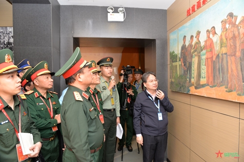 Đoàn đại biểu cấp cao Bộ Quốc phòng Việt Nam thăm Bệnh viện Nam Khê Sơn (Trung Quốc)