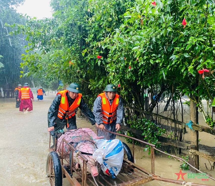 Các địa phương Trung Trung Bộ nỗ lực khắc phục hậu quả bão số 6