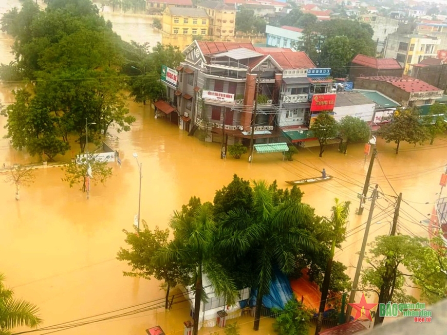 Mưa lũ làm ngập 15.000 nhà dân tại Quảng Bình