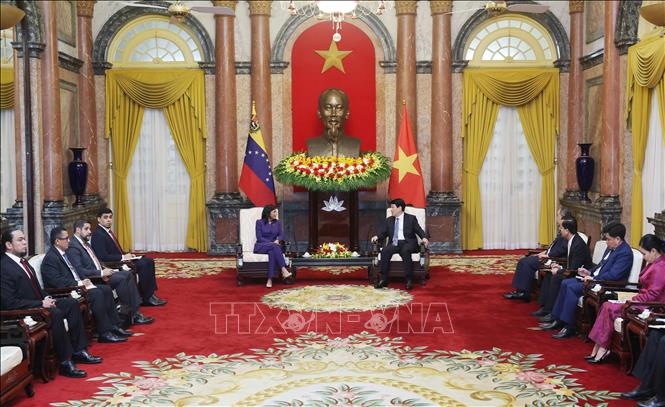 Chủ tịch nước Lương Cường tiếp Phó tổng thống Thường trực Cộng hòa Bolivar Venezuela Delcy Rodríguez Gómez.