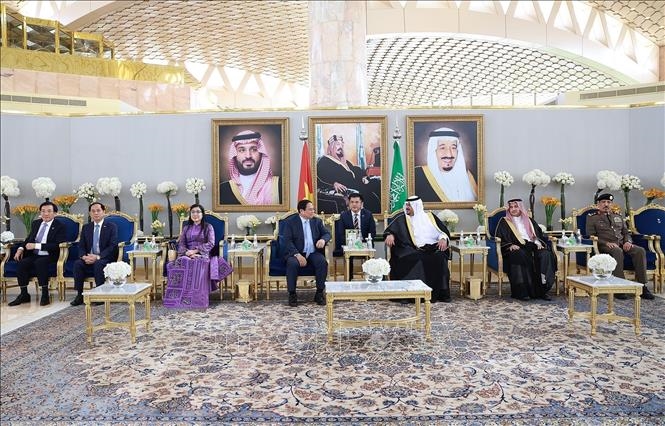 Thủ tướng Chính phủ Phạm Minh Chính và Phu nhân bắt đầu chuyến công tác Saudi Arabia